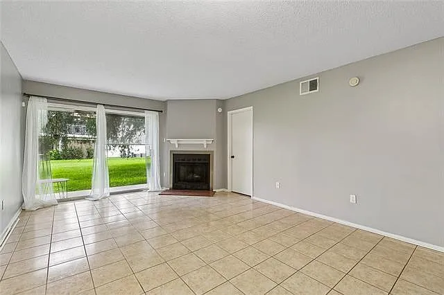 2 bed, 2.0 bath, 1072 sqft, $1,400 — Photo 4