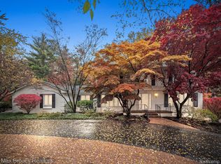 4567 Sunningdale Dr, Bloomfield Hills, MI 48302