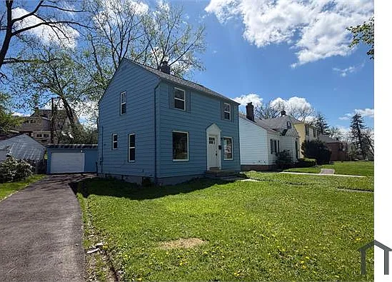 3 bed, 1056 sqft, $2,300 — Photo 2