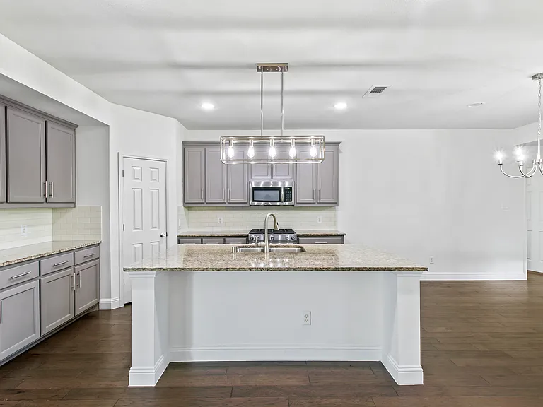 4424 Overbrook Dr — Photo 2