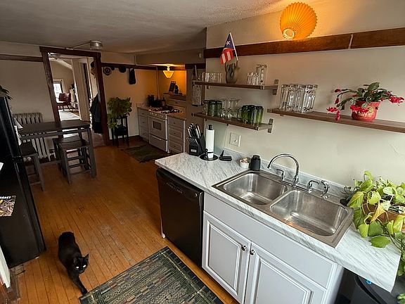 3rd image of 2028 N Newhall St #5