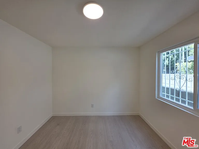 912 N Ridgewood Pl #2 — Photo 37