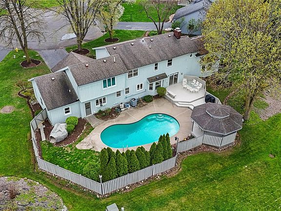 3rd image of 1 Brandywine Ln