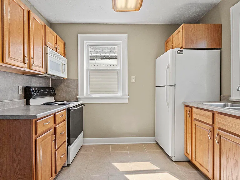 828 Forest Ave — Photo 17