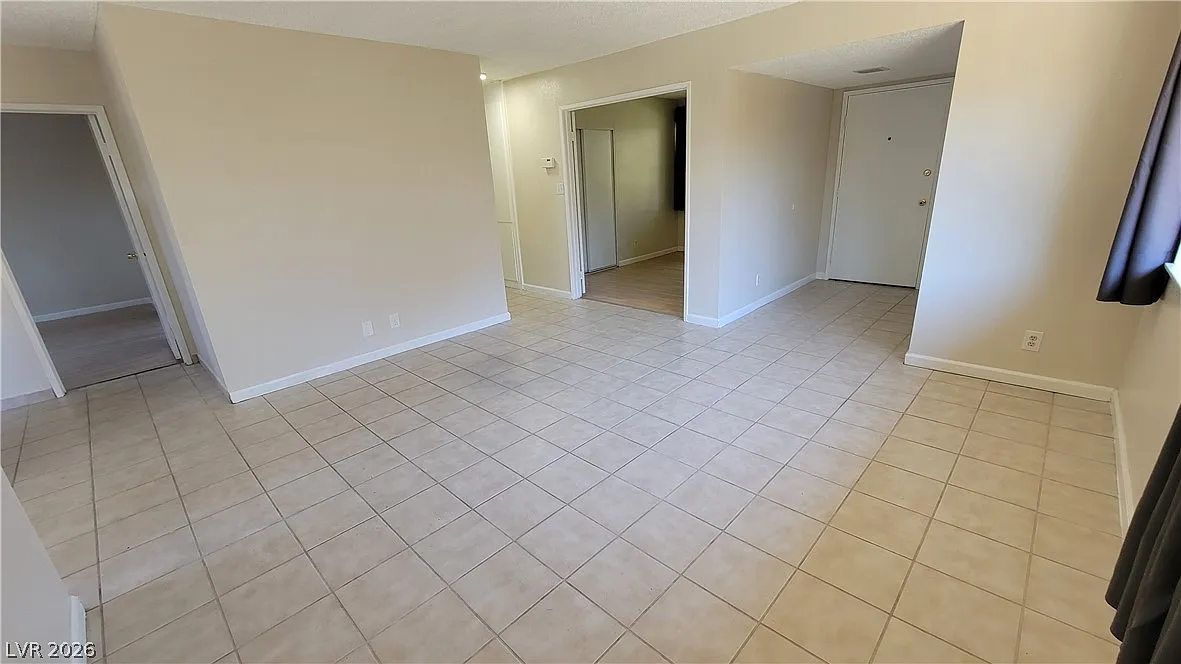 3 bed, 2.0 bath, 1068 sqft, $1,675 — Photo 4