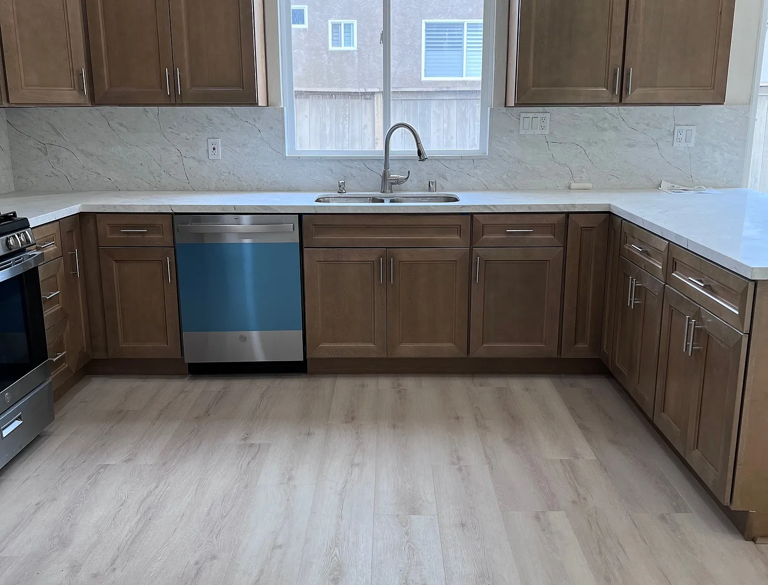 3 bed, 2.5 bath, 1700 sqft, $4,100 — Photo 2