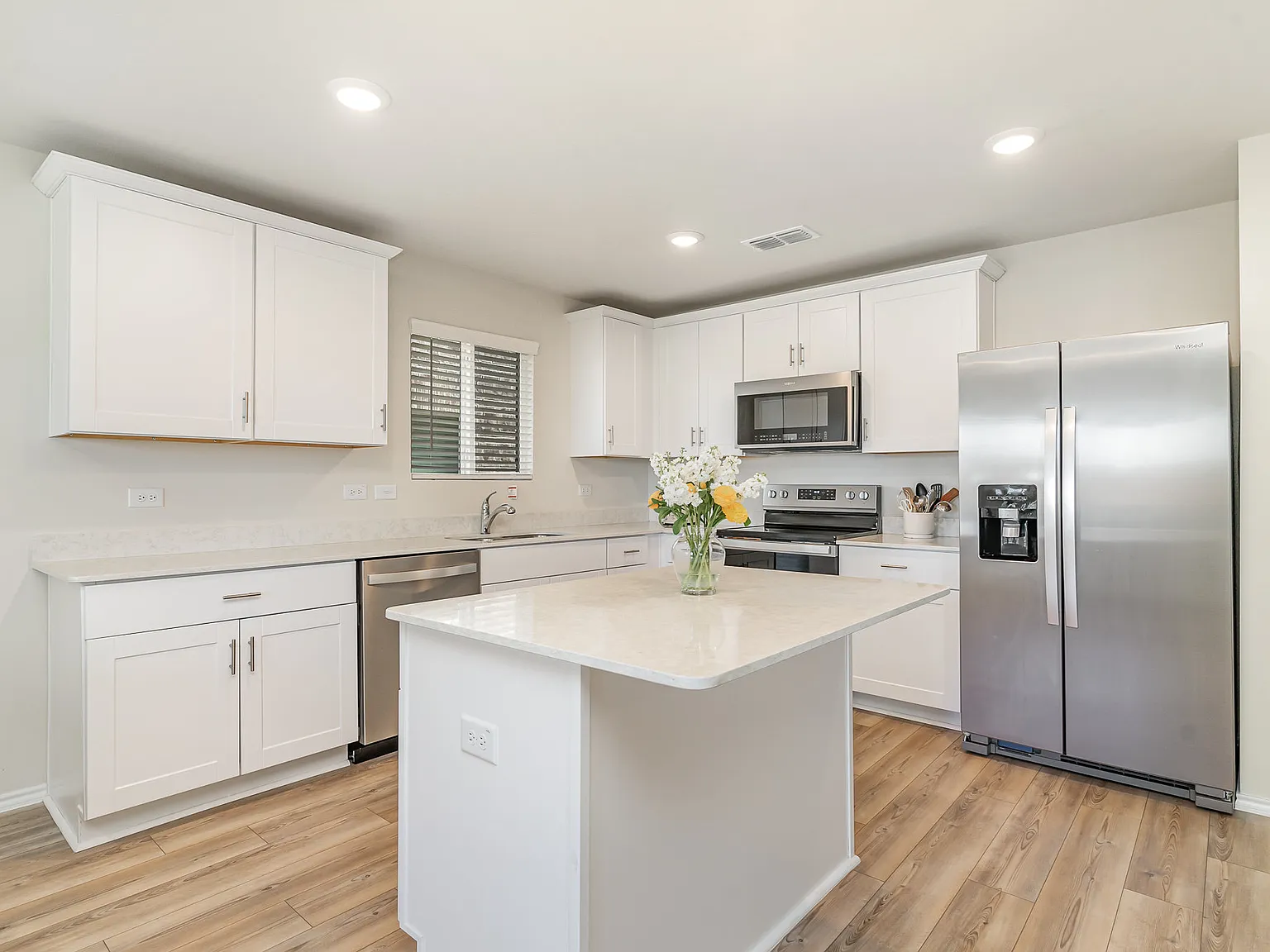 4 bed, 2284 sqft, $2,390 — Photo 3