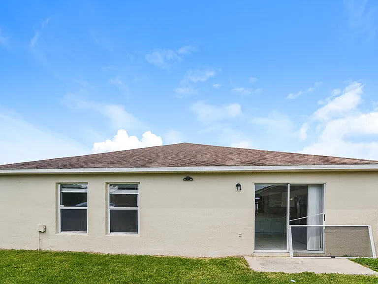 7666 Harbor Bend Cir — Photo 14