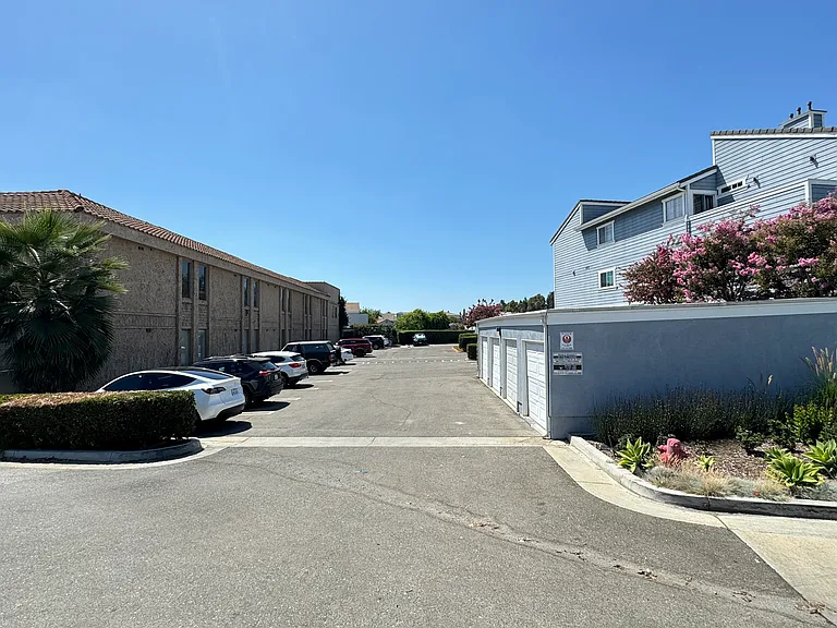 111 S Lakeview Ave #E — Photo 11