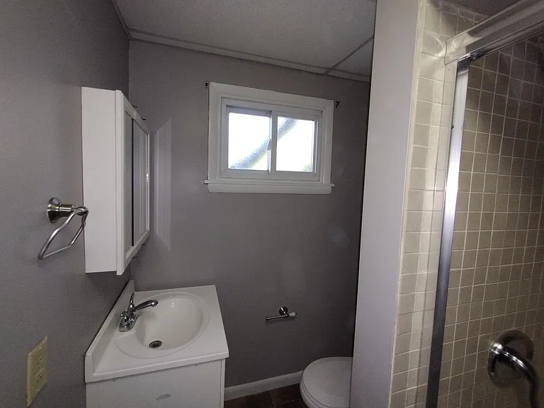 1011 Scranton St — Photo 4
