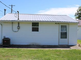 323 1/2 W Trusler St, Oakland City, IN