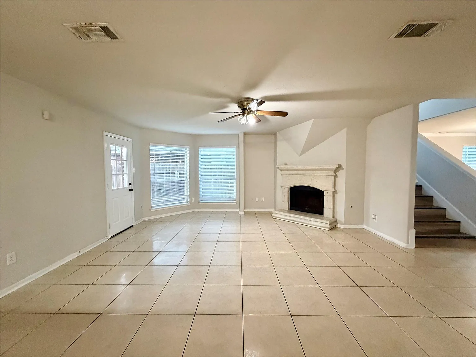 3 bed, 2.5 bath, 2176 sqft, $1,850 — Photo 4