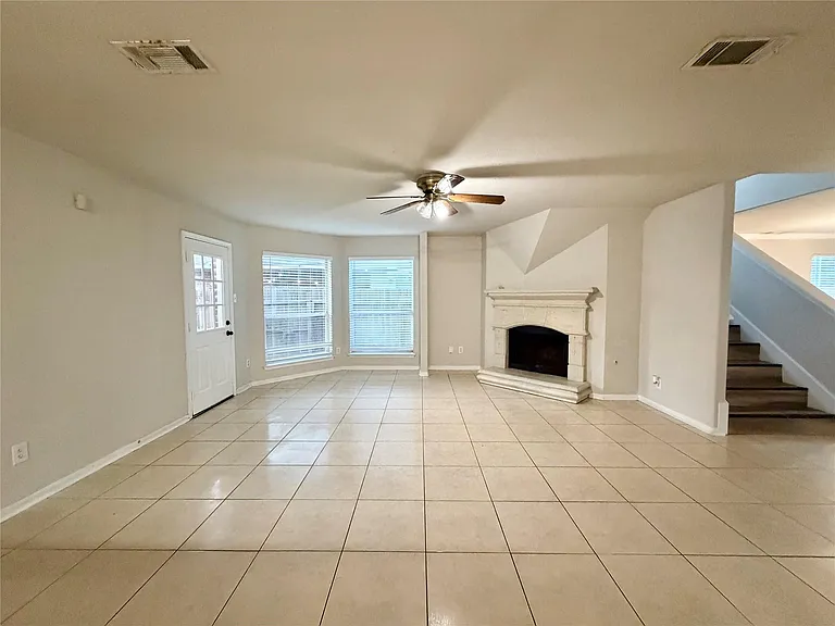 6827 Autumn Thistle Dr — Photo 4