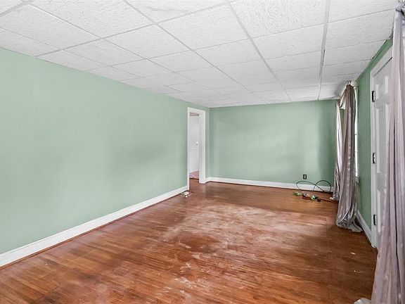 5th image of 2201 Robin Rd
