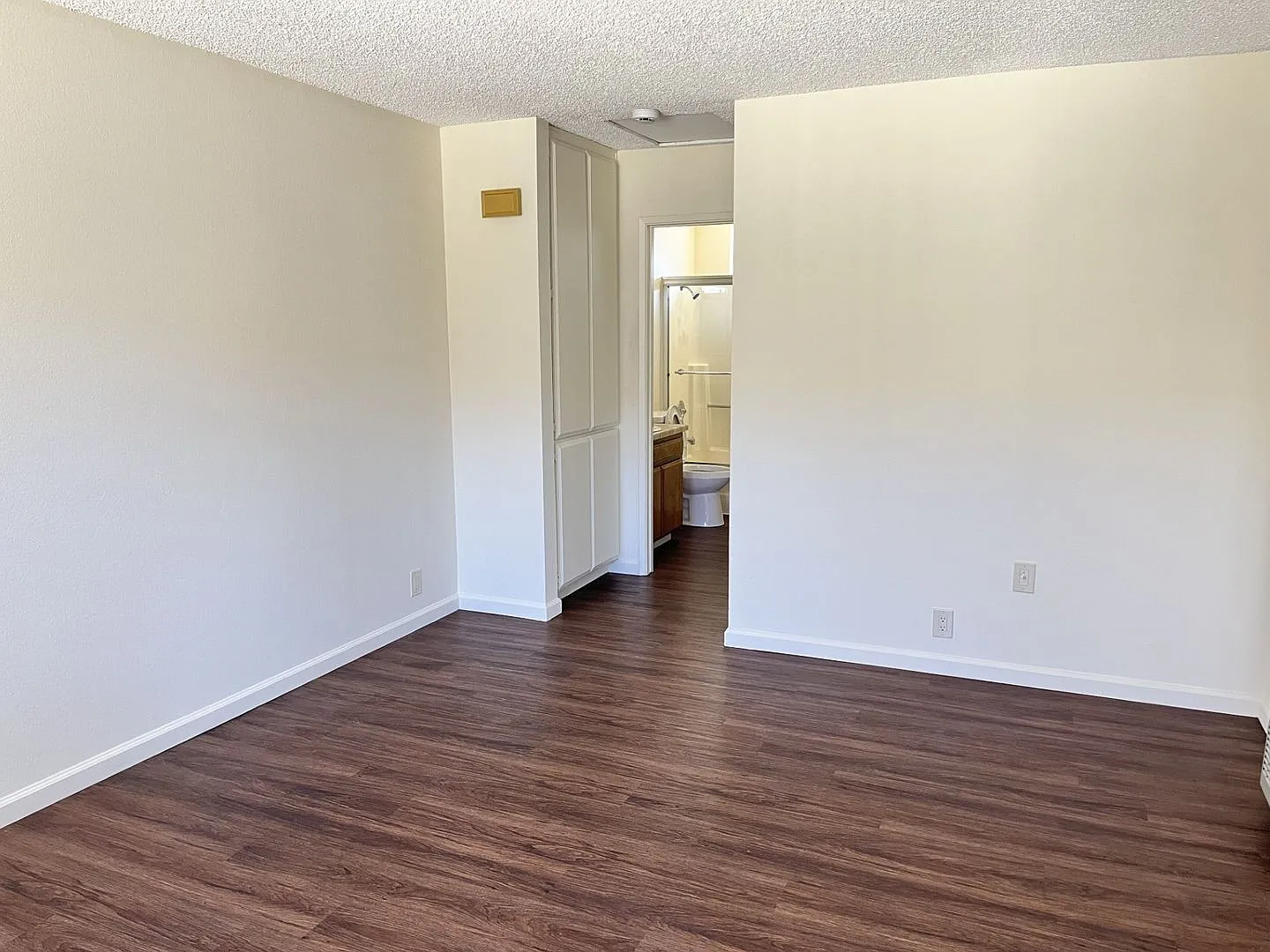 140 Wells Ave — Photo 2