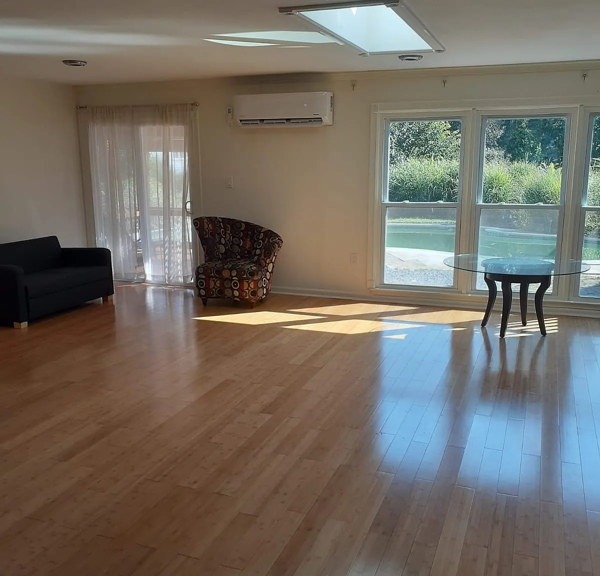 3 bed, $2,400 — Photo 1