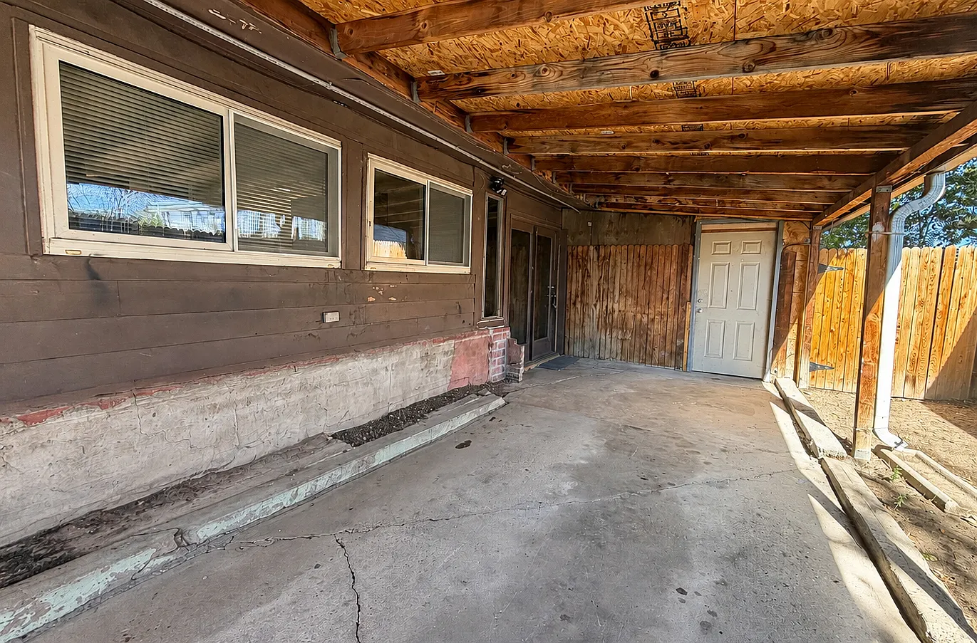 2 bed, 700 sqft, $1,250 — Photo 1