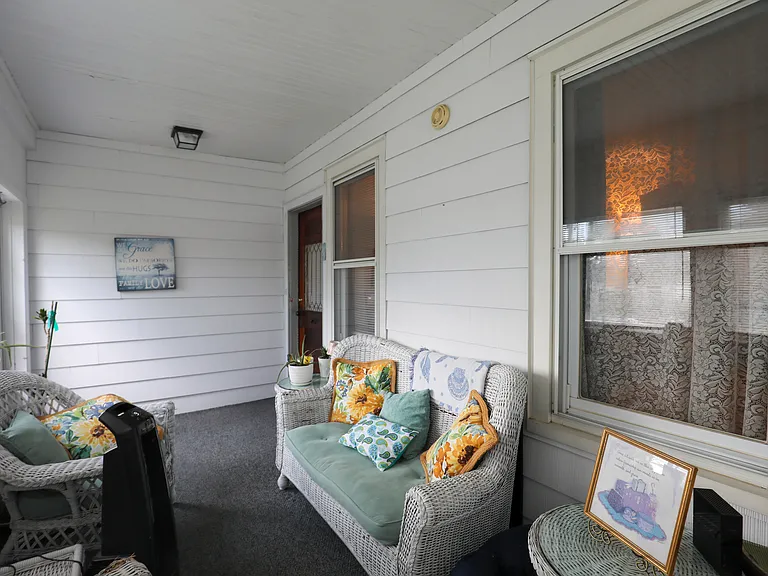 98 Hurley Ave — Photo 5