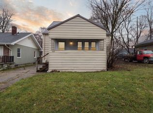 1037 Gladwin St, Flint, MI 48504