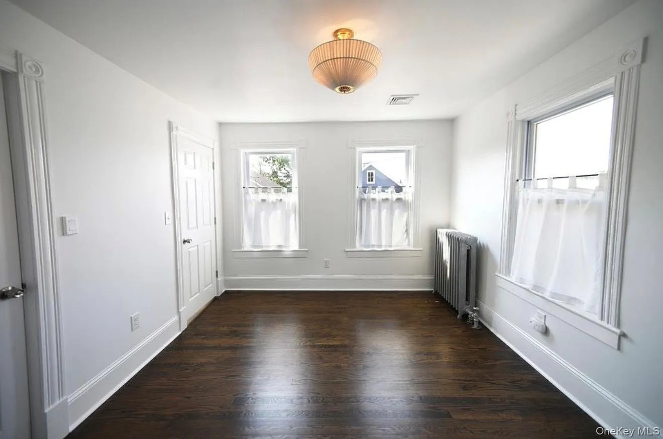 3 bed, 1.5 bath, 1296 sqft, $4,300 — Photo 4