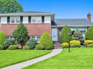 303 Oxford Blvd S, Garden City, NY 11530