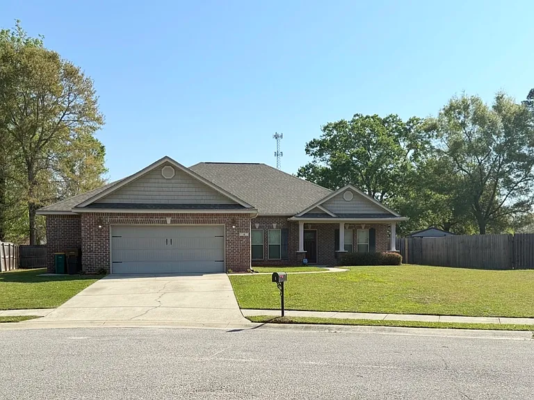 4 Canterbury Ln — Photo 1