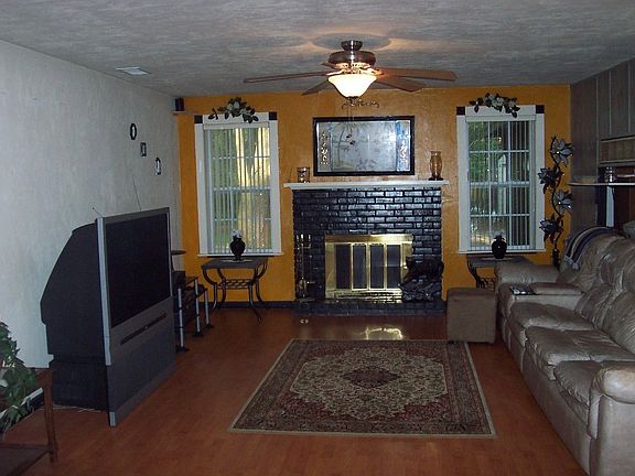 2nd image of 3278 Wood Hill Dr