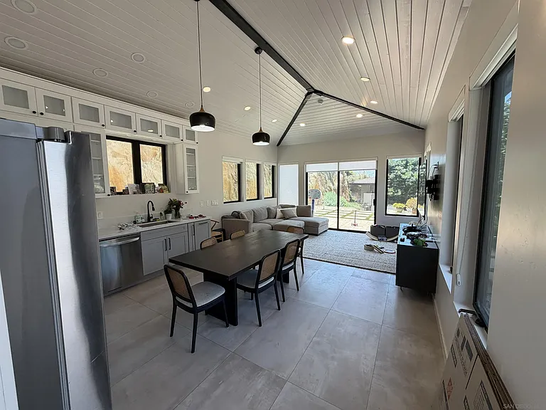 341 Hidden Pines Rd — Photo 3