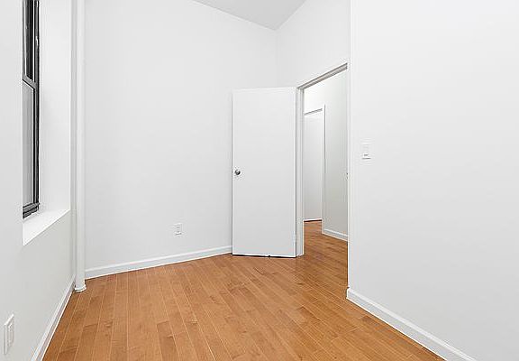4th image of 321 42nd St APT 2R