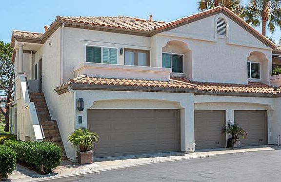 1 car attached garage, single level Villa
