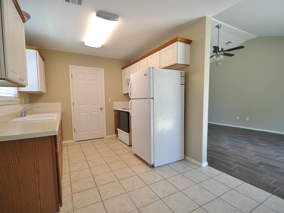 1st image of 1204 S Pepper Tree Ln