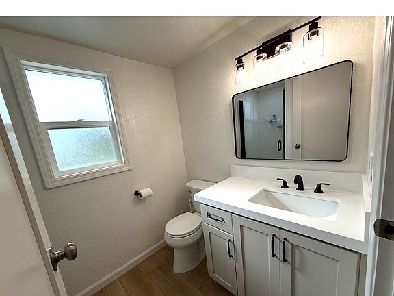 5th image of 2801 Curtion Ave