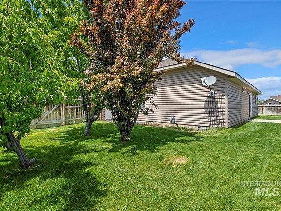 2nd image of 947 Arrow Wood Ct