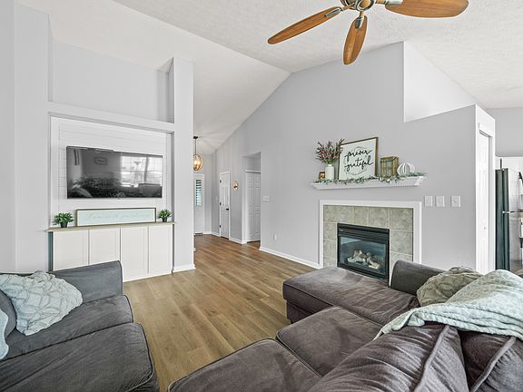 5th image of 803 Pine Lake Dr