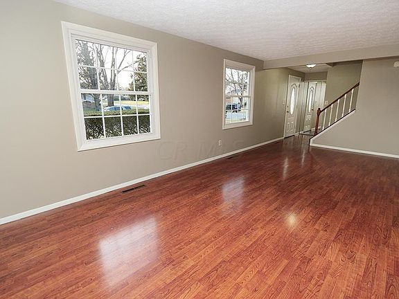 3rd image of 738 Granby Pl E