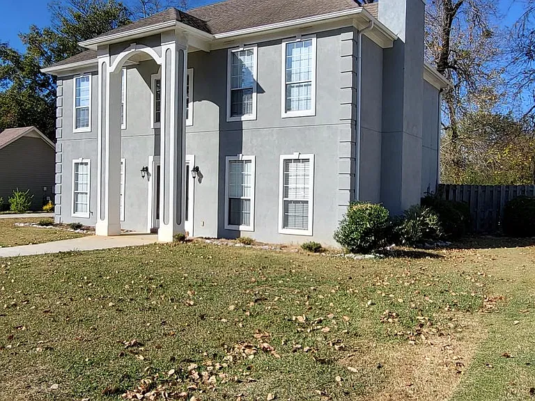 1118 Amberley Woods Dr — Photo 2