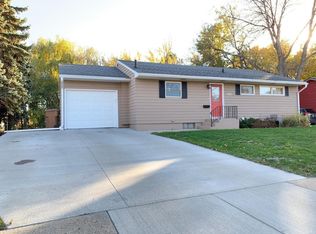 542 12th St SW, Huron, SD 57350