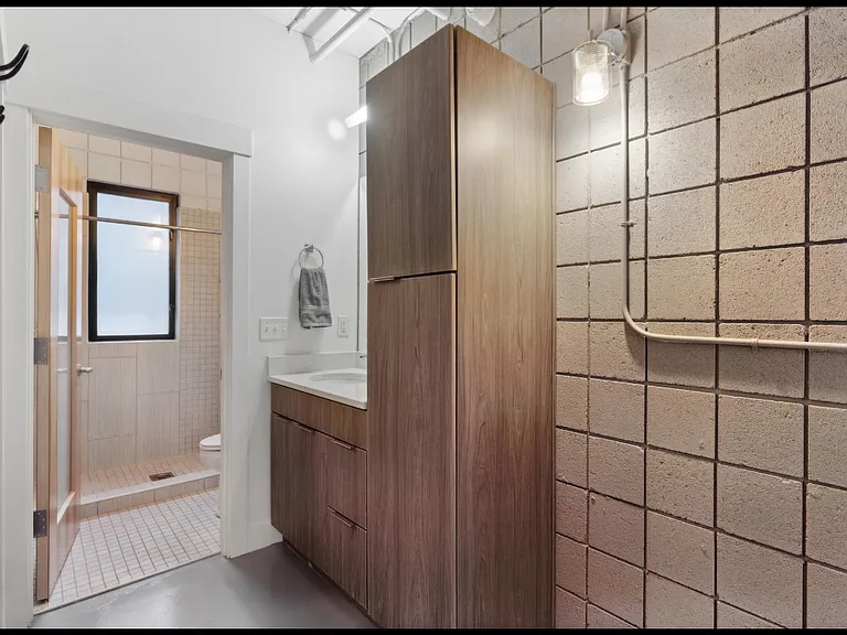 360 W Broadway #403 — Photo 11