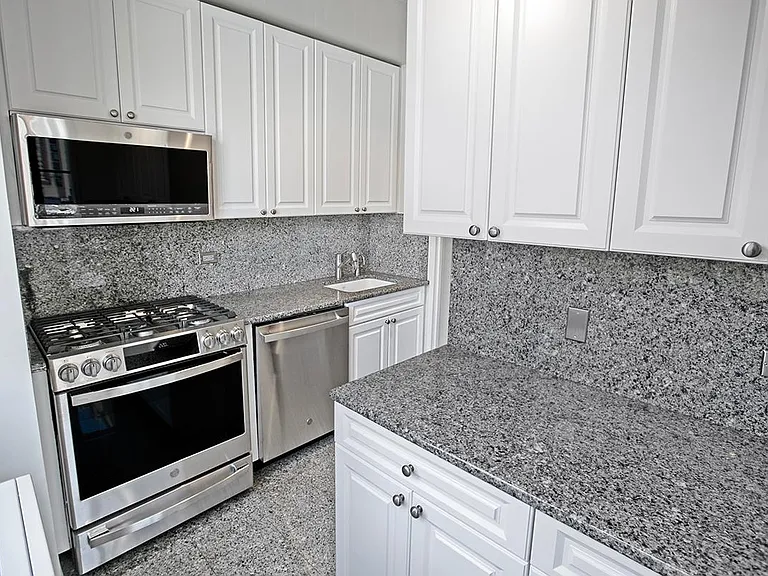 300 E 75th St #32K — Photo 7