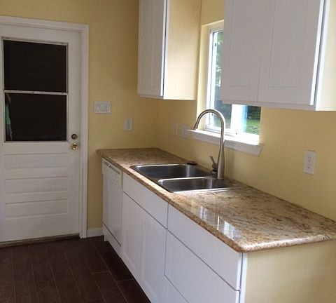 Kitchen - Granite countertops