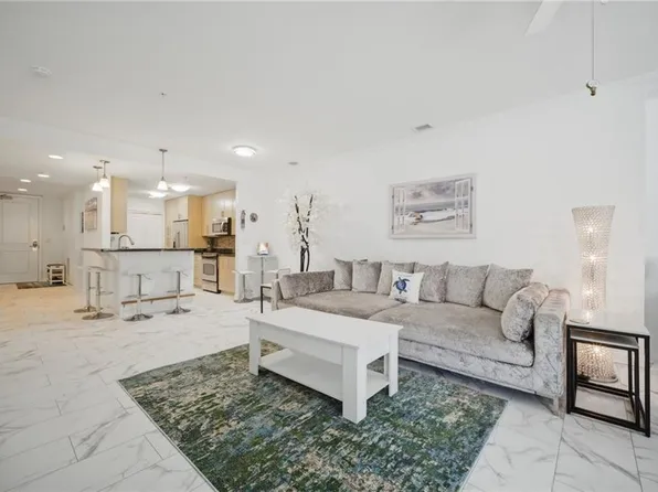 3738 Sandpiper Rd APT 122B, Virginia Beach, VA 23456