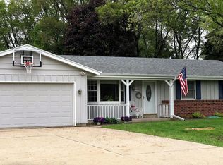 N48W27950 Jerilane Ct, Pewaukee, WI 53072