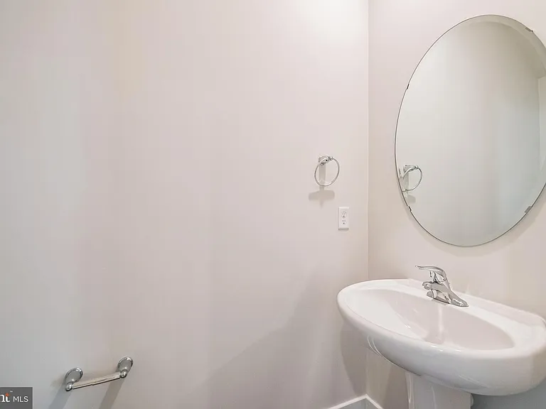 121 Nootka Way — Photo 7