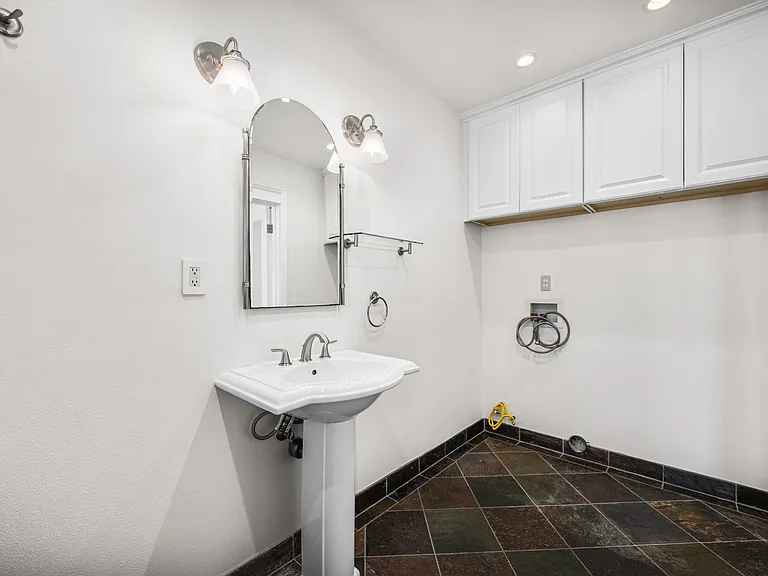 5915 E Rosebay St — Photo 32