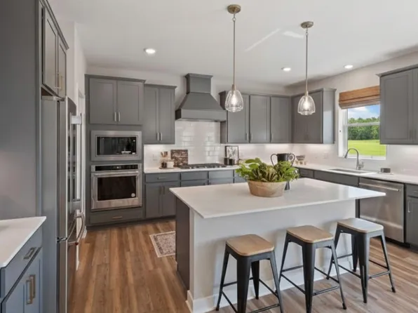 2083 Kestrel Dr, Shakopee, MN 55379