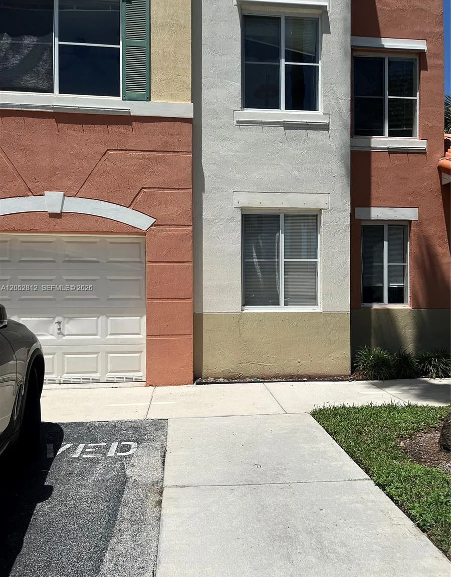 Residences At Legacy Plac — Photo 2
