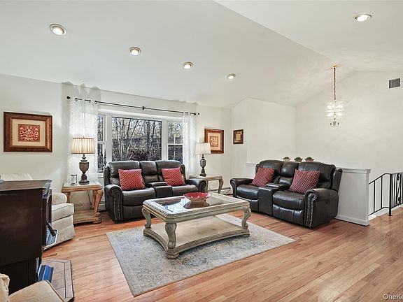 3rd image of 1356 Artis Road