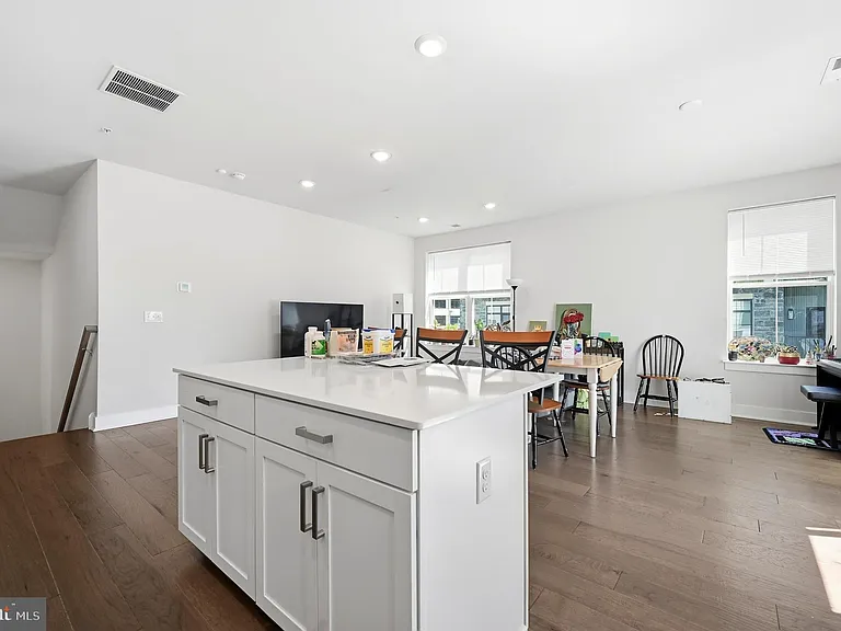 933 Anvil Ct — Photo 7