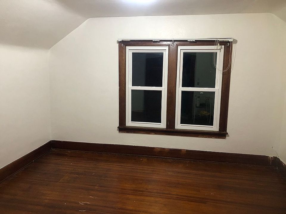 1st image of 204 E Jefferson St
