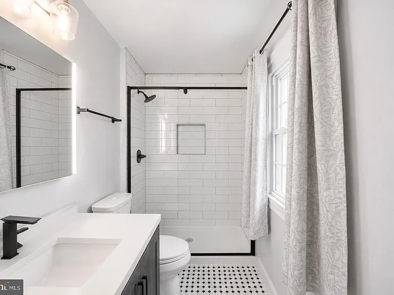 8812 Churchfield Ln — Photo 22